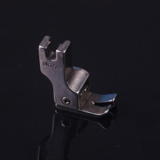 Лапка CR 1/32 для отделочных строчек с компенсатором (ограничительным подпружиненным бортиком) правая 1/32 дюйма (0,8 мм)